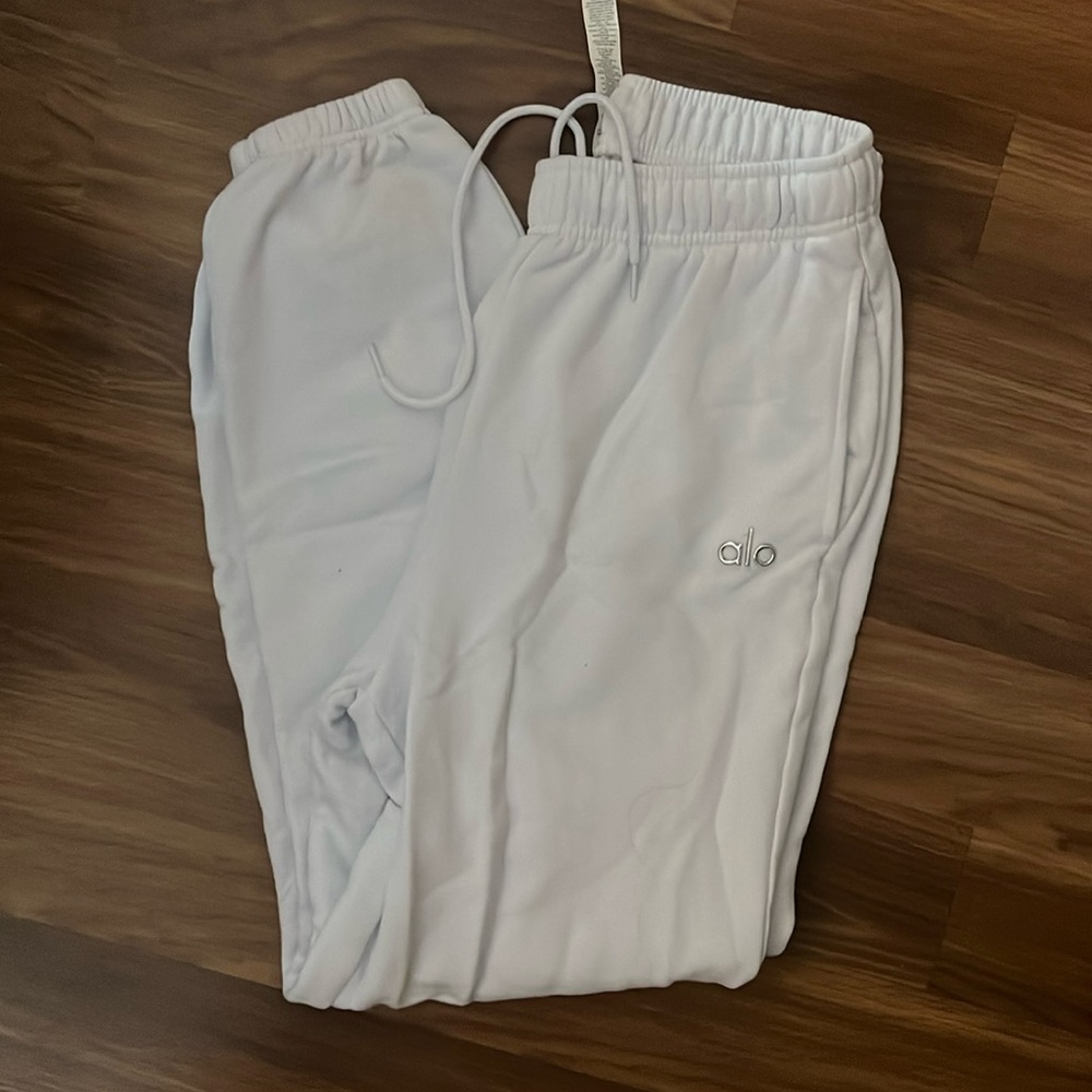 Alo Yoga women’s accolade jogger sweatpants